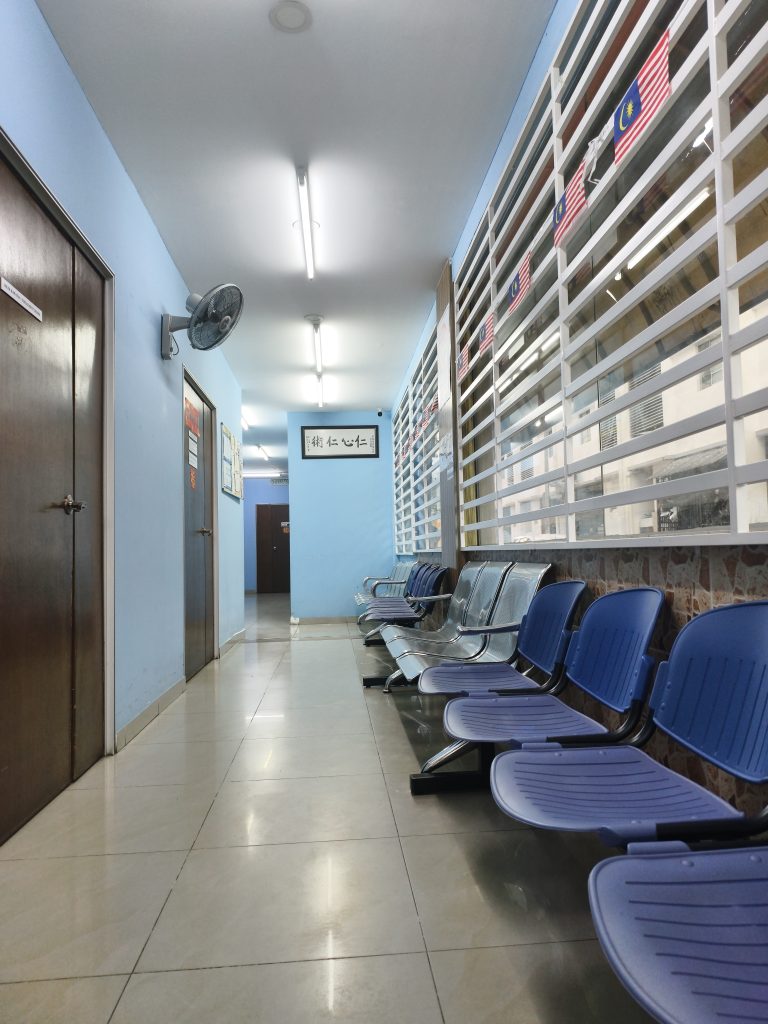 KLINIK LOW KAMPAR 18 JAM